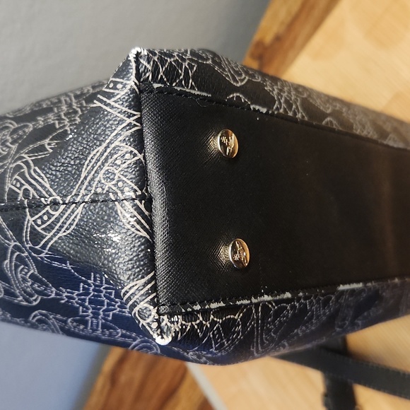 Vivienne Westwood crossbody, black leather with space ship design - Picture 9 of 16